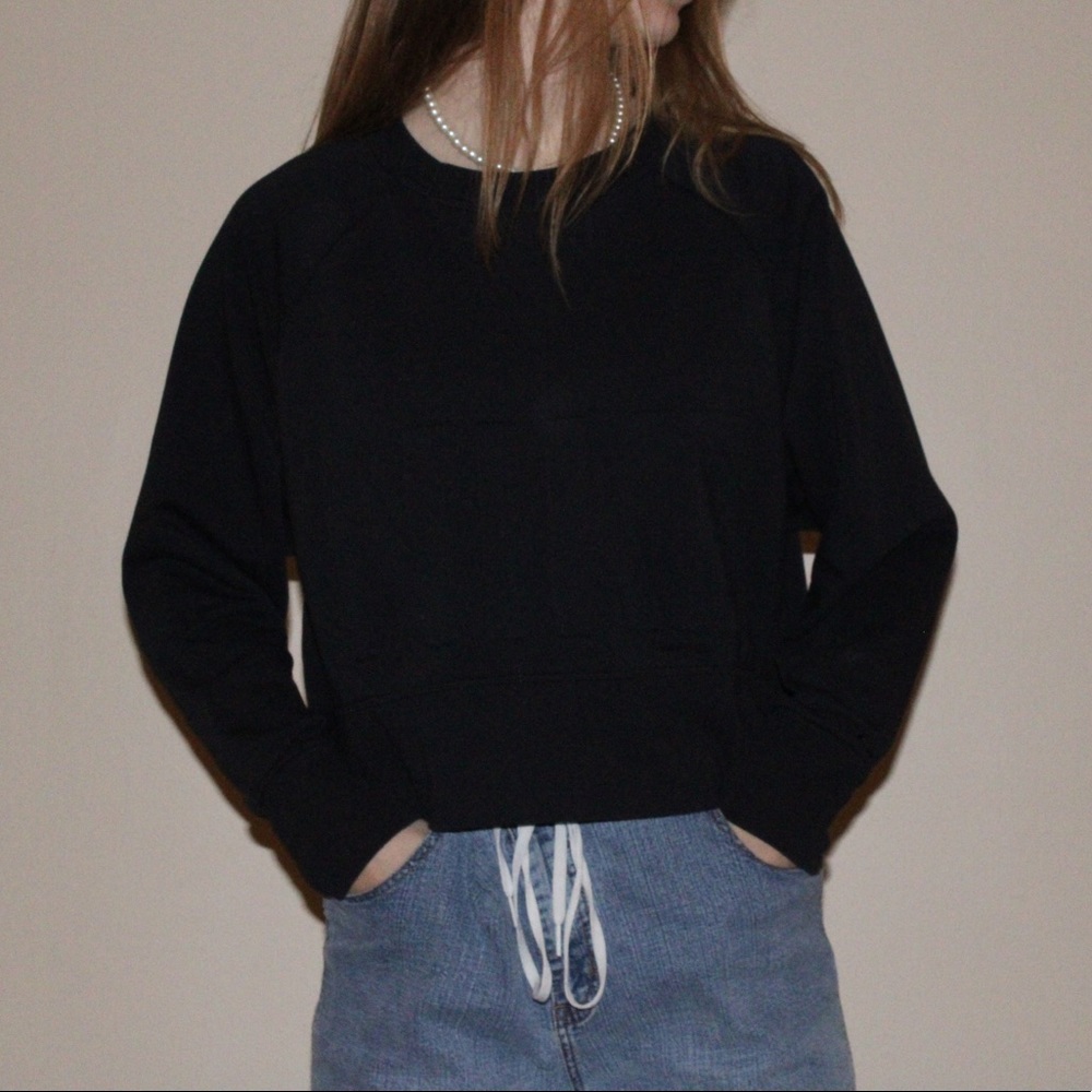 NIKE black crop top sweatshirt